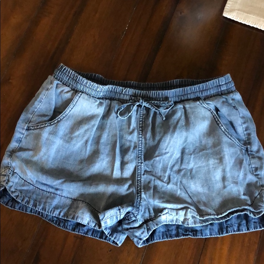 Women’s Pull-on Denim Shorts